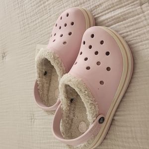 Crocs Crocband Mammoth fleece lined Girls Pink J3 Slip-On Clogs Youth